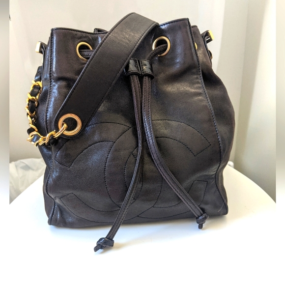 CHANEL Handbags - Host Pick🪙Chanel Vintage Bucket Bag